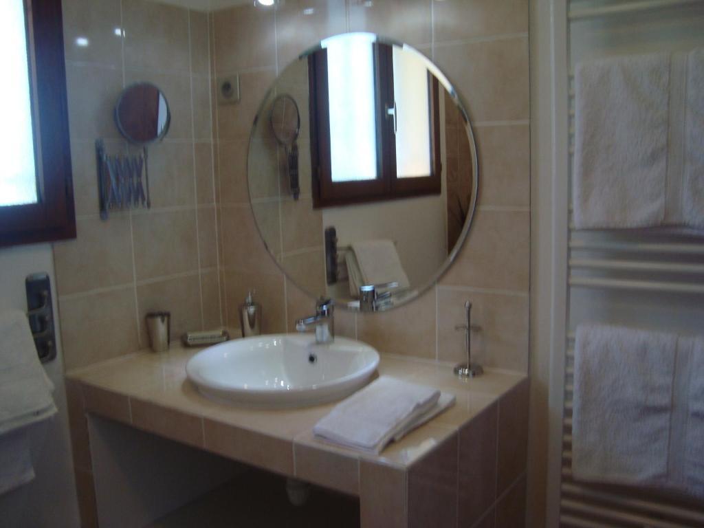 Triple Room Bath,110546286:JPEG